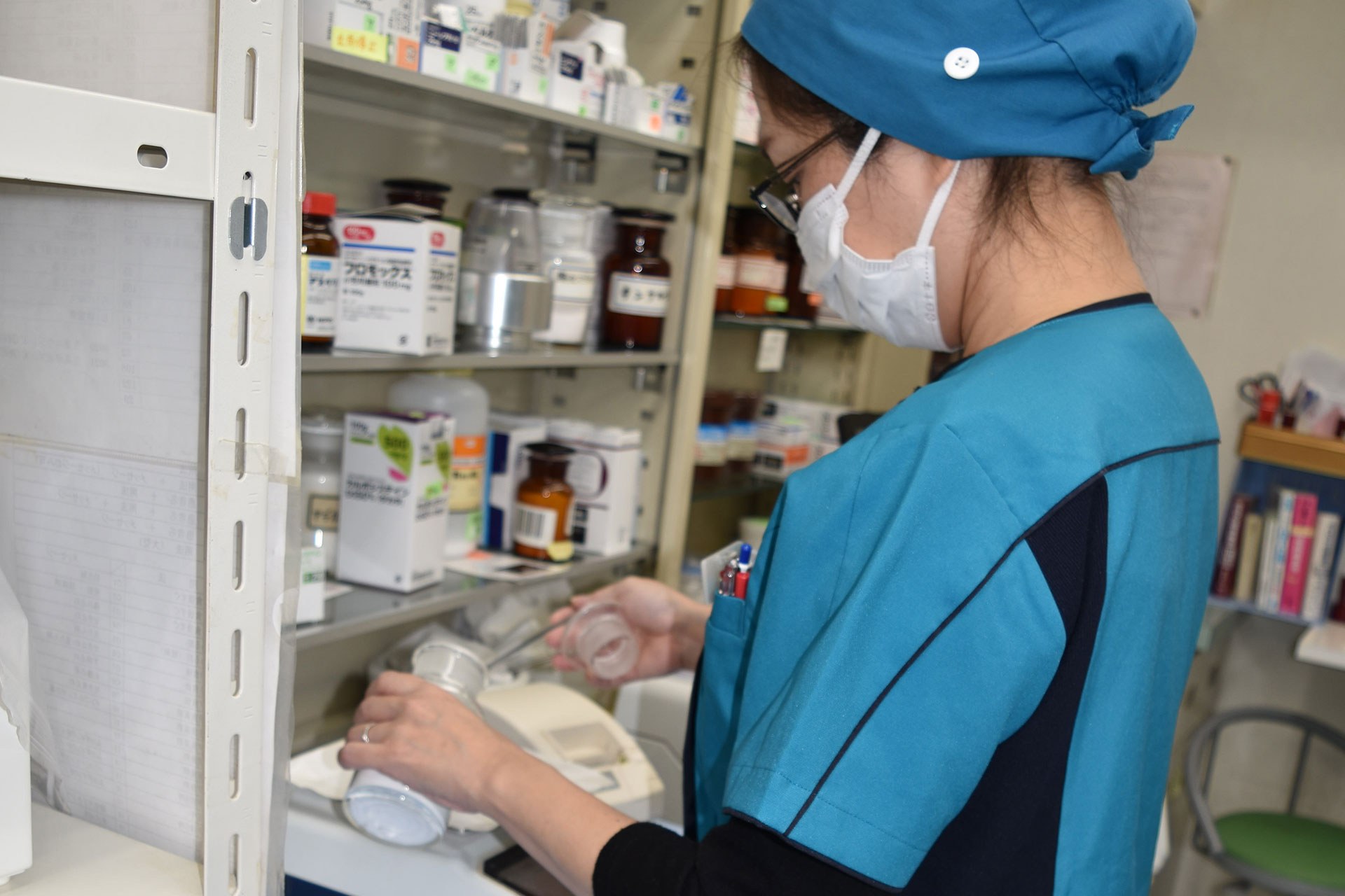 薬剤師による調剤の様子